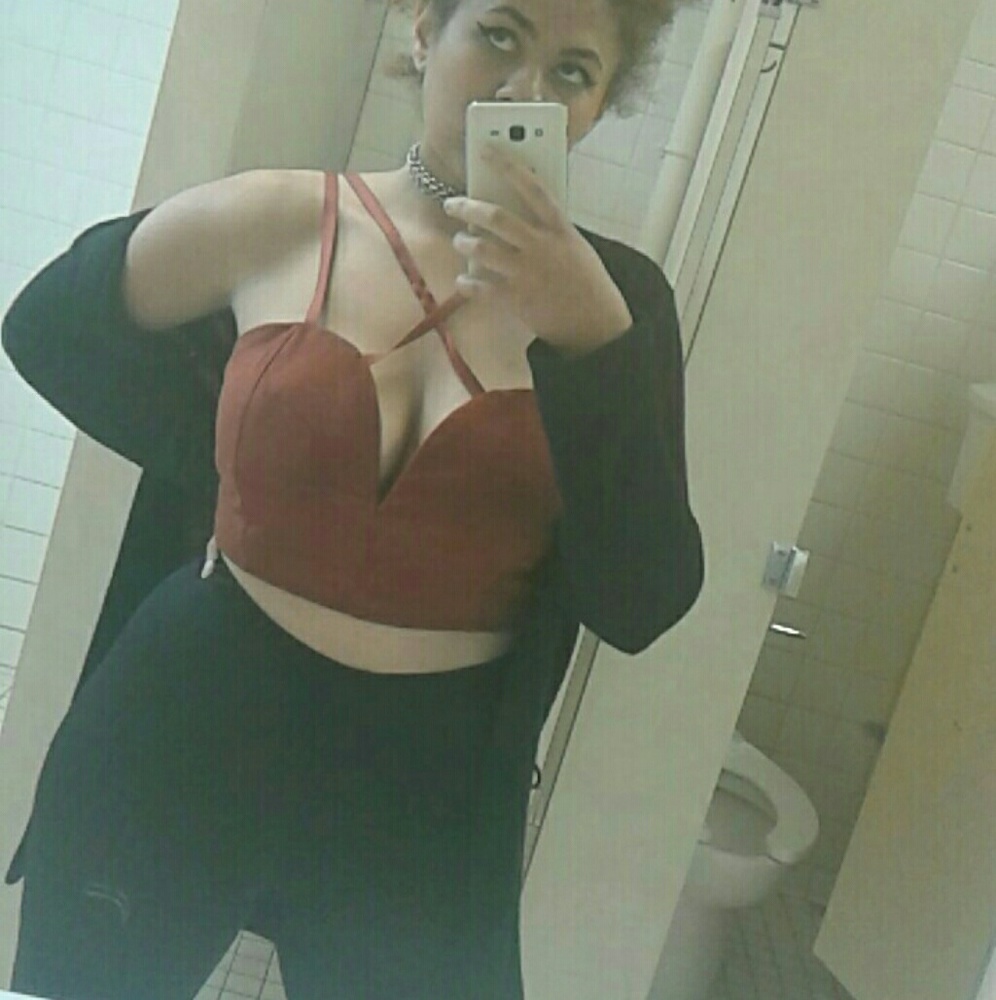 FOREVER 21 STRAPPY CROP TOP